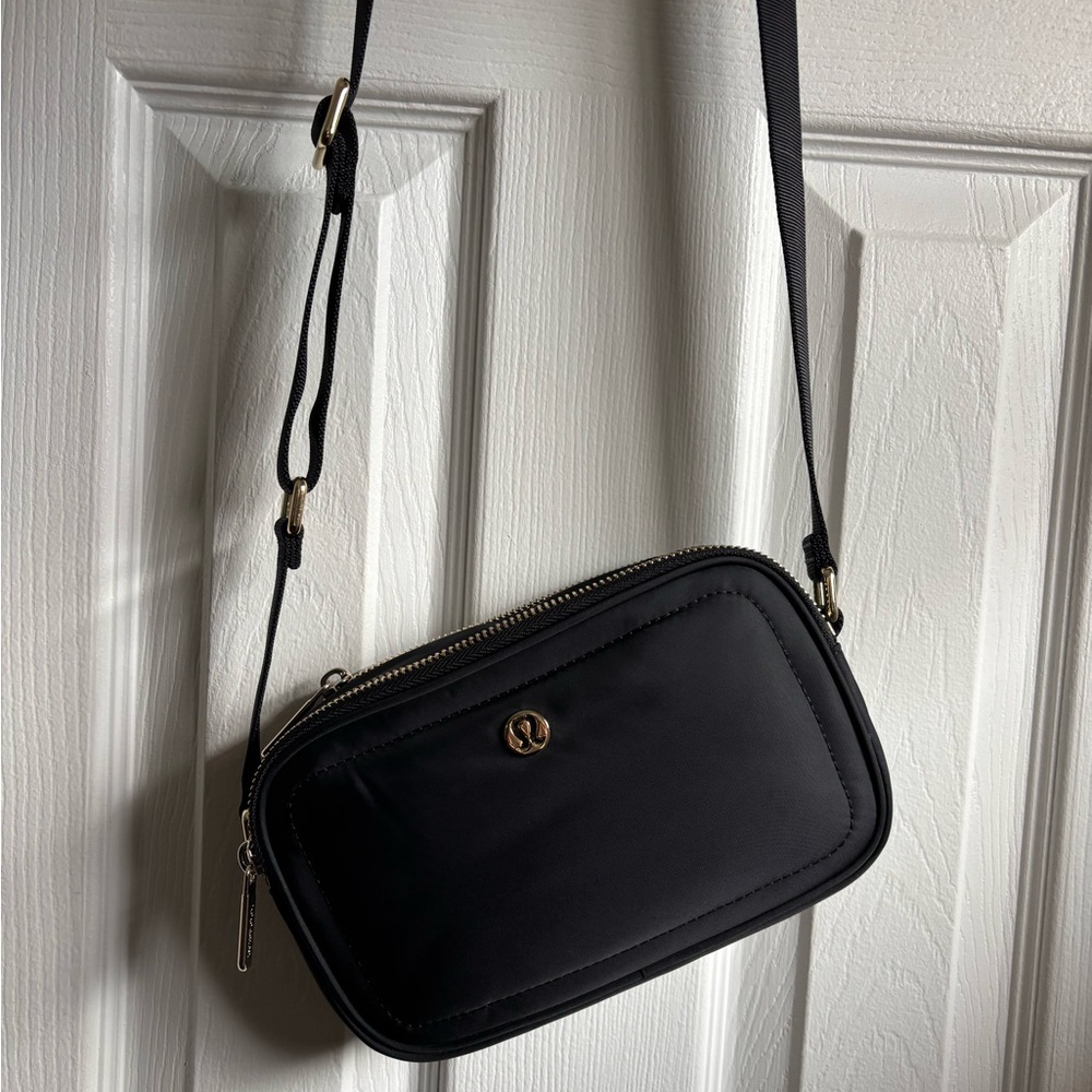 Lululemon Crossbody Camera Bag 2L